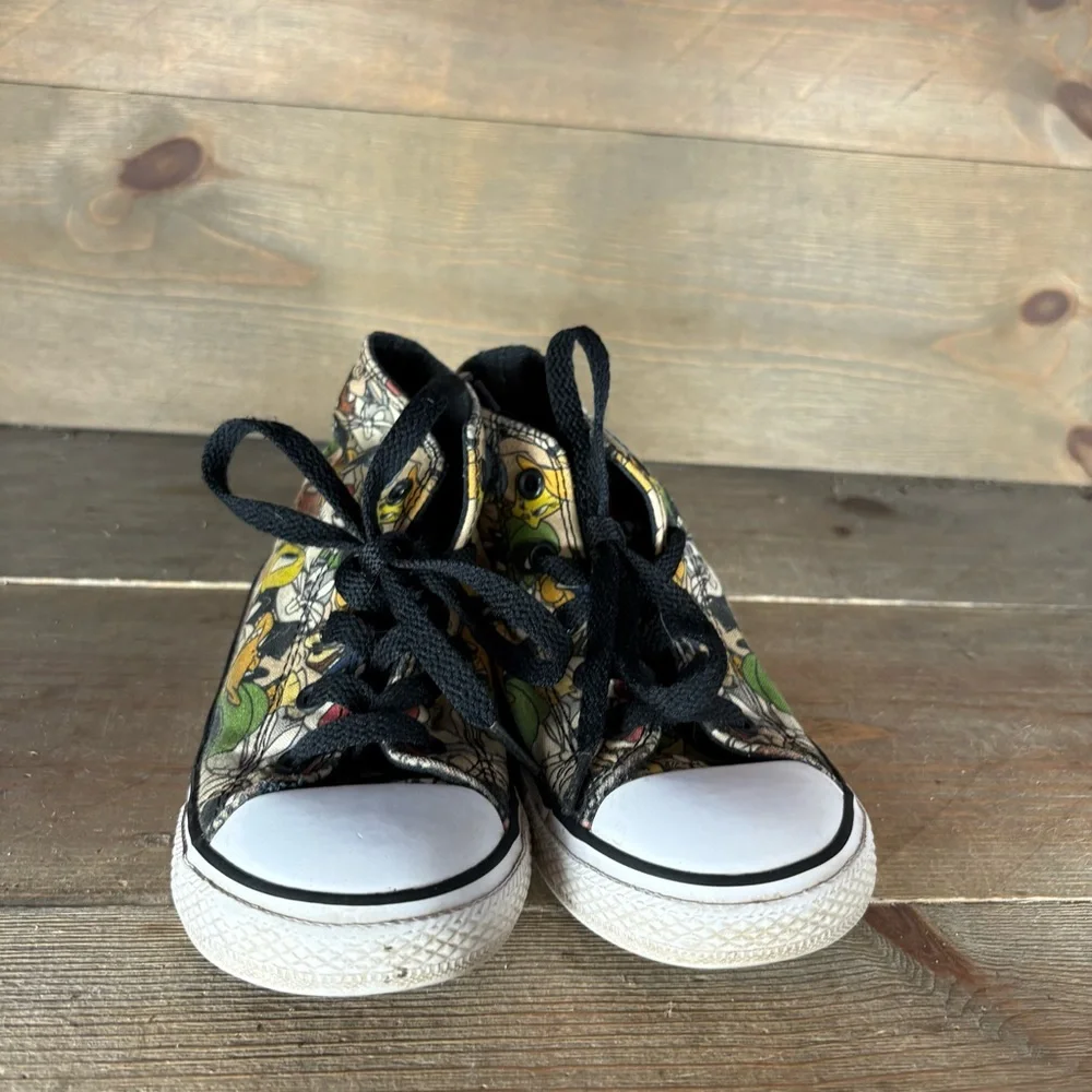 converse all star chuck taylor kids youth size 10 shoes looney tunes sneakers